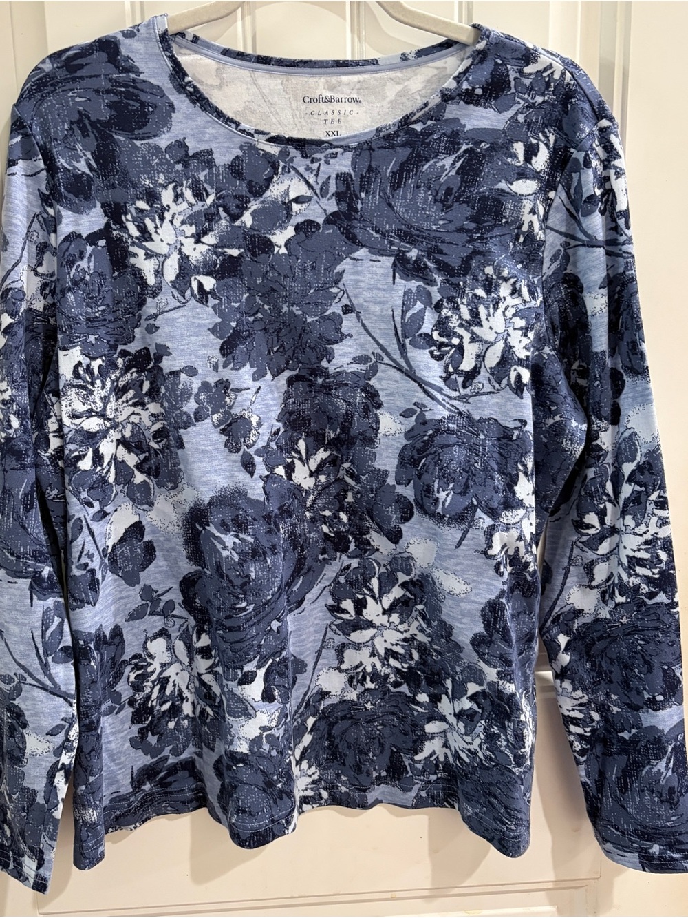 Croft & Barrow Navy, Light Blue & White Floral Long-Sleeve Shirt. EUC XXL